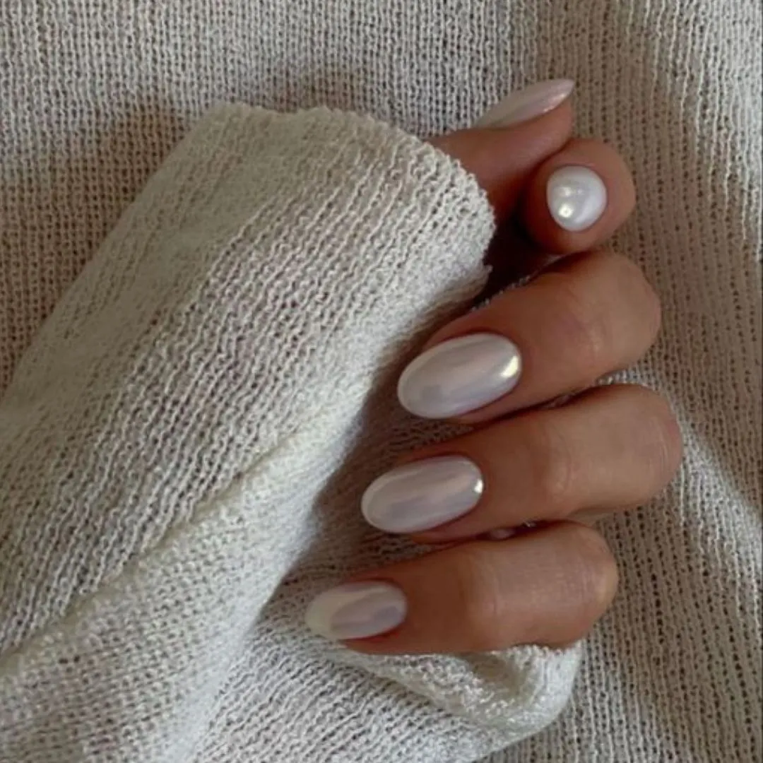 white-chrome-nails