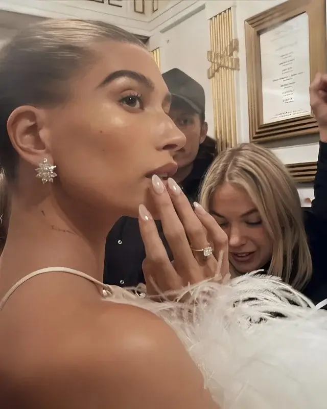 hailey-bieber-glazed-donut-nails