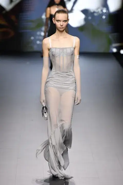 don;t-fear-sheer-london-fashion-week-2023