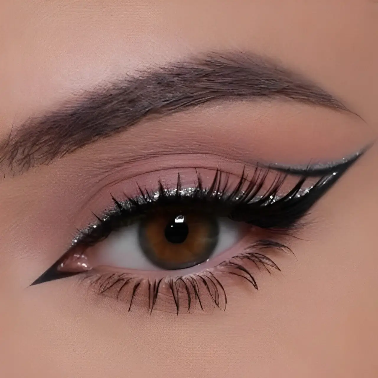 eyeliner-looks-glitter-eyeliner