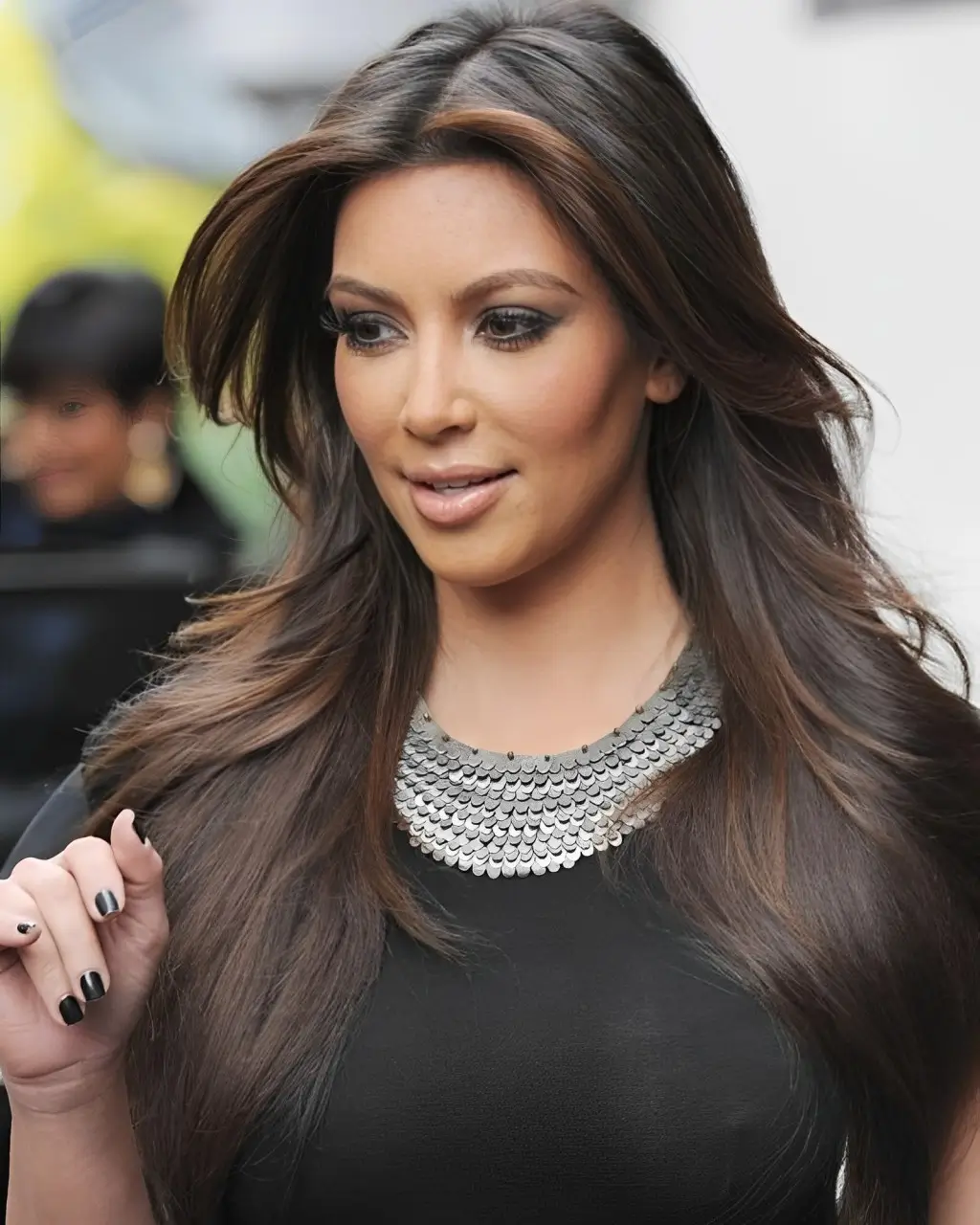 kim-kardashian-hair-bouncy-blowout-with-extensions