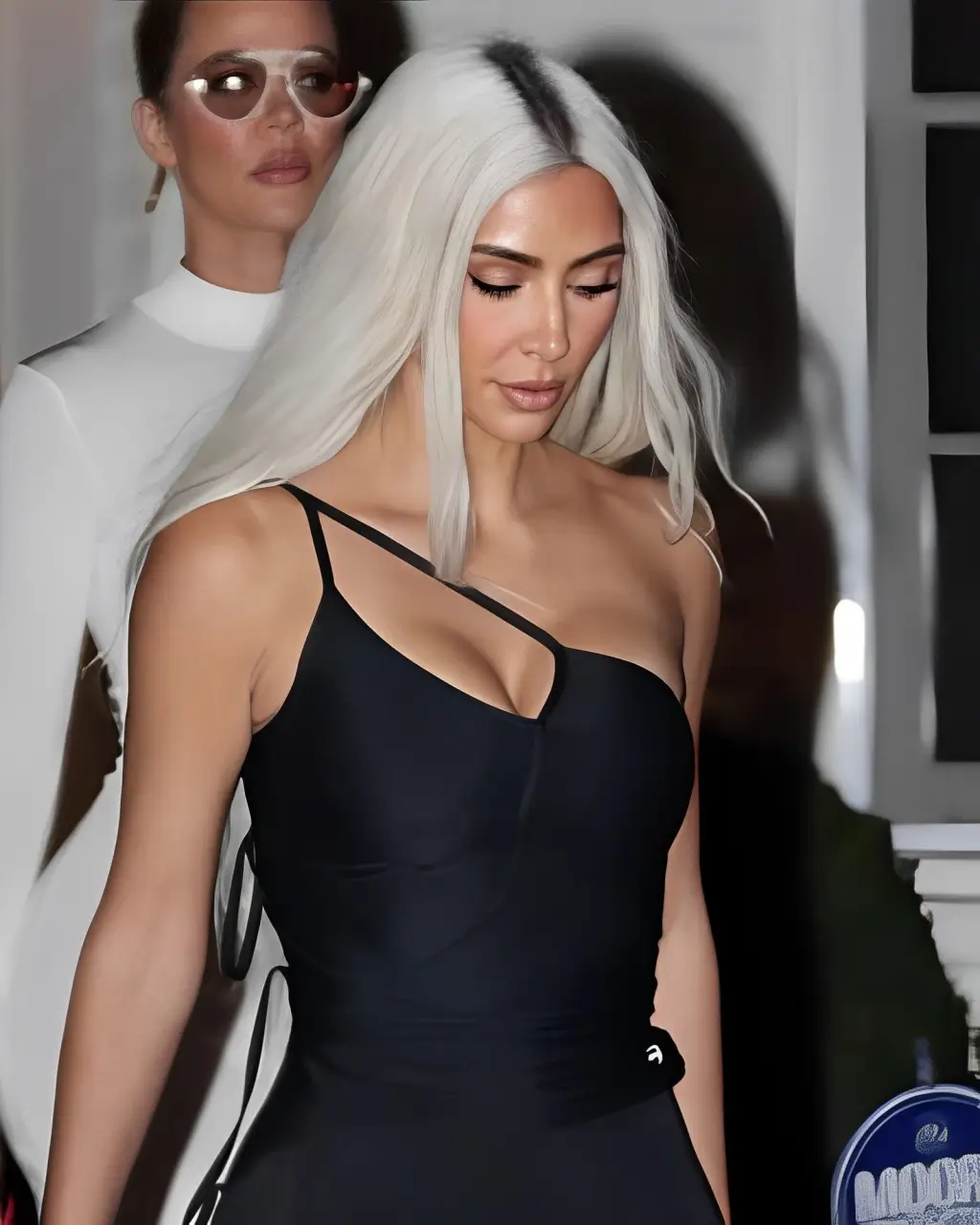 kim-kardashian-hair-icy-blonde-with-roots