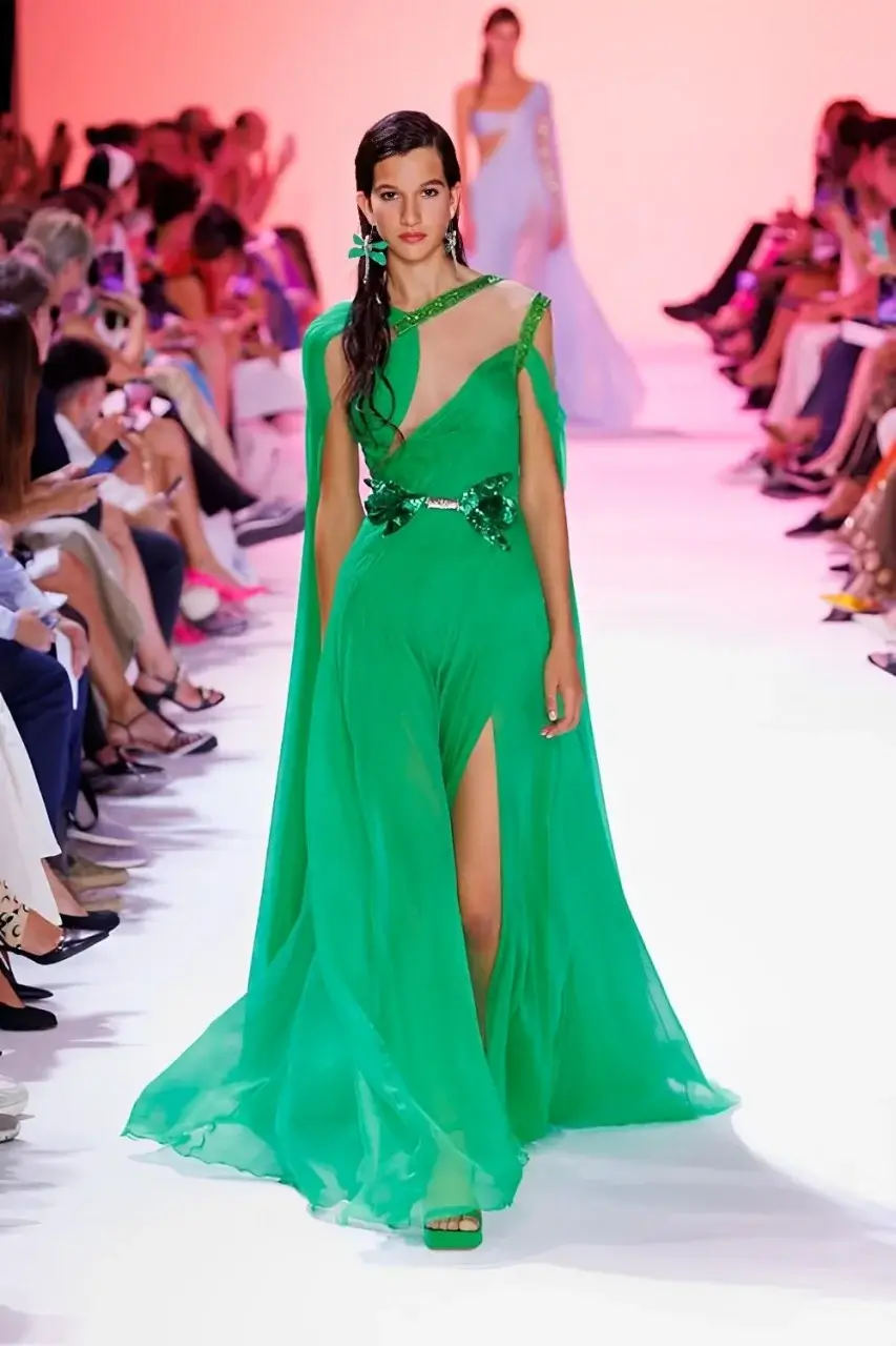 trends-at-nyfw-2023-shoulder-draping