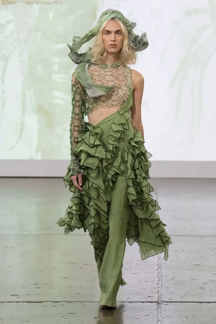 unseasonable-florals-london-fashion-week-2023