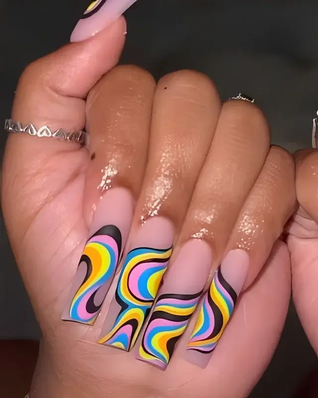 abstract-nail-art-trippy-swirls 