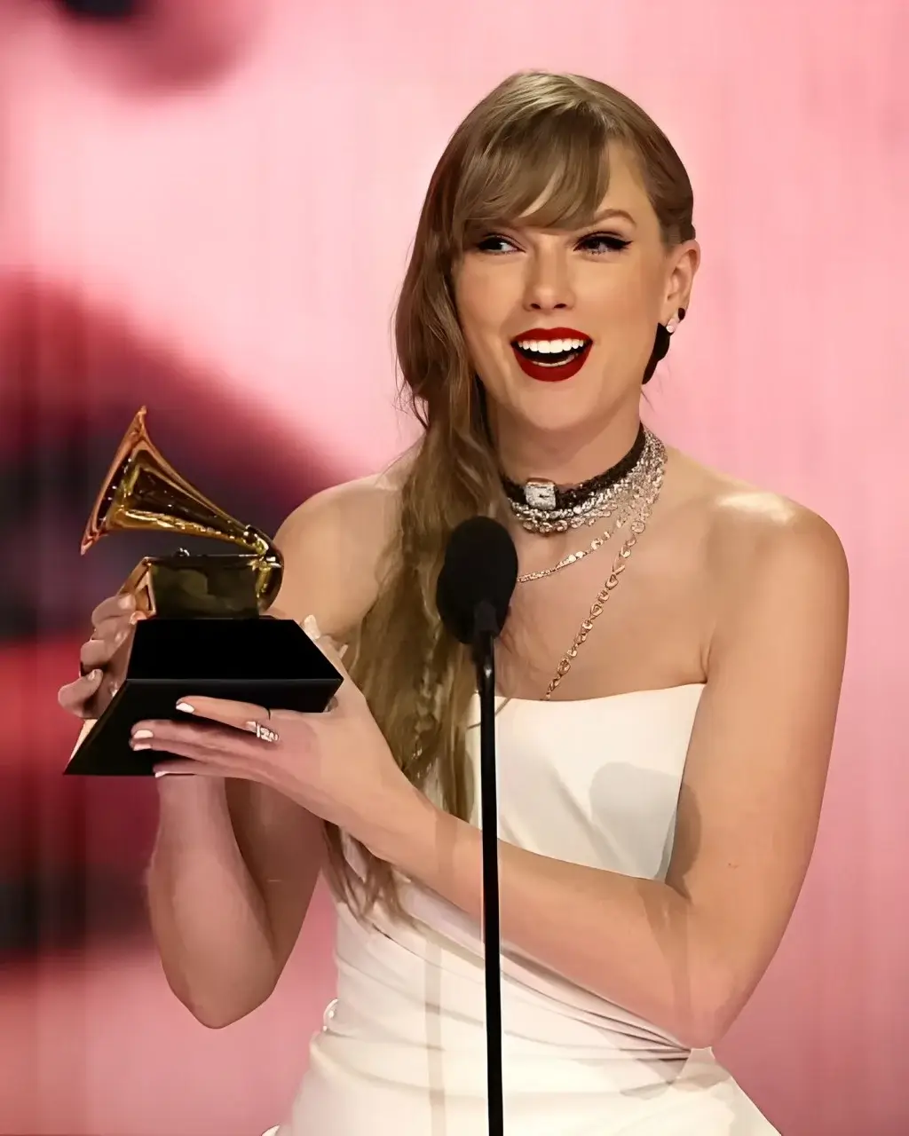 grammys-2024-taylor-swift