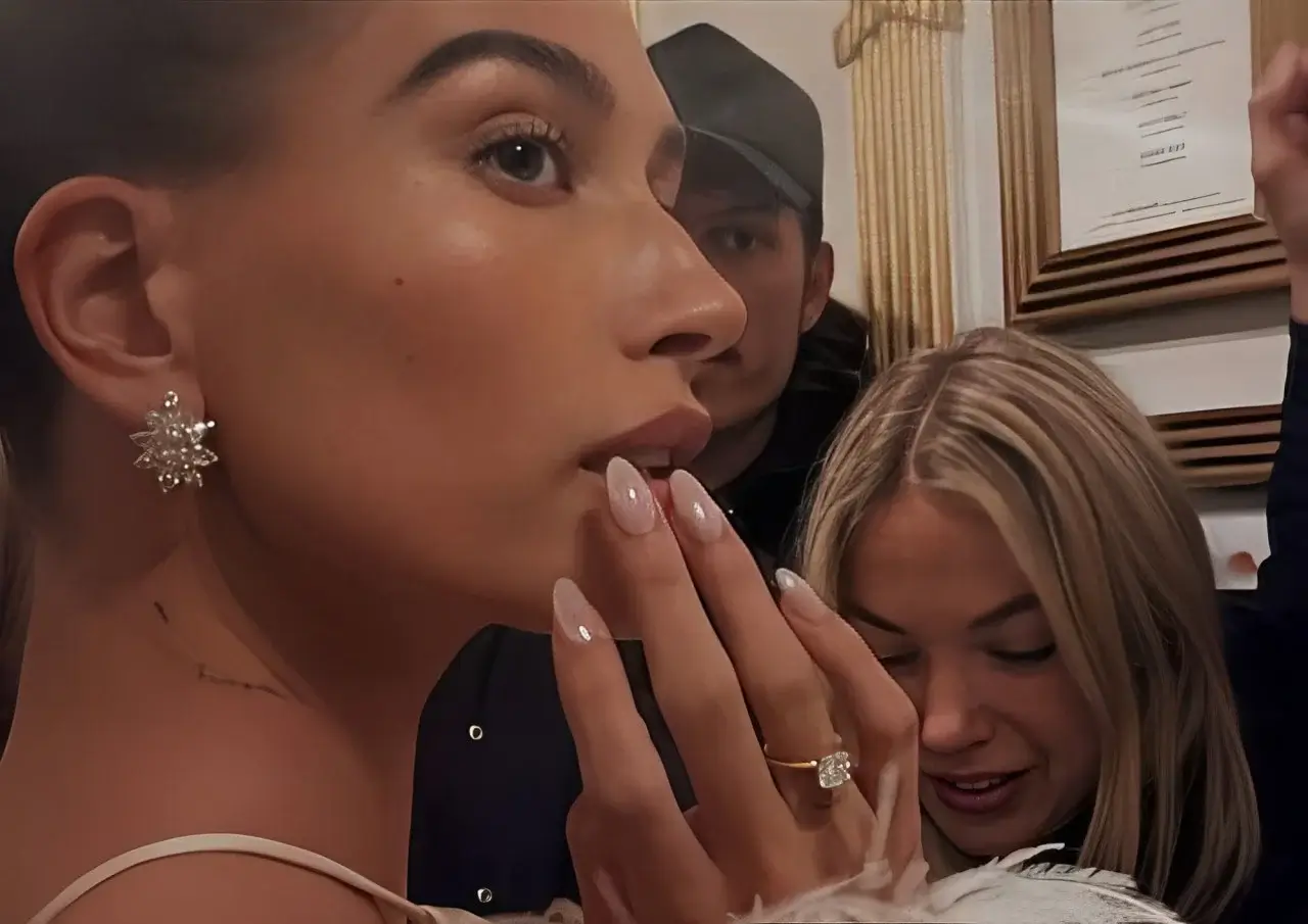 hailey-bieber-glazed-donut-nails-0011