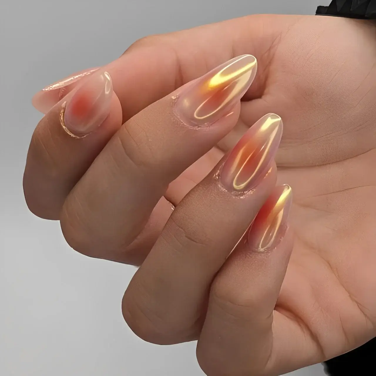 summer-nails-2024-golden-chrome-nails