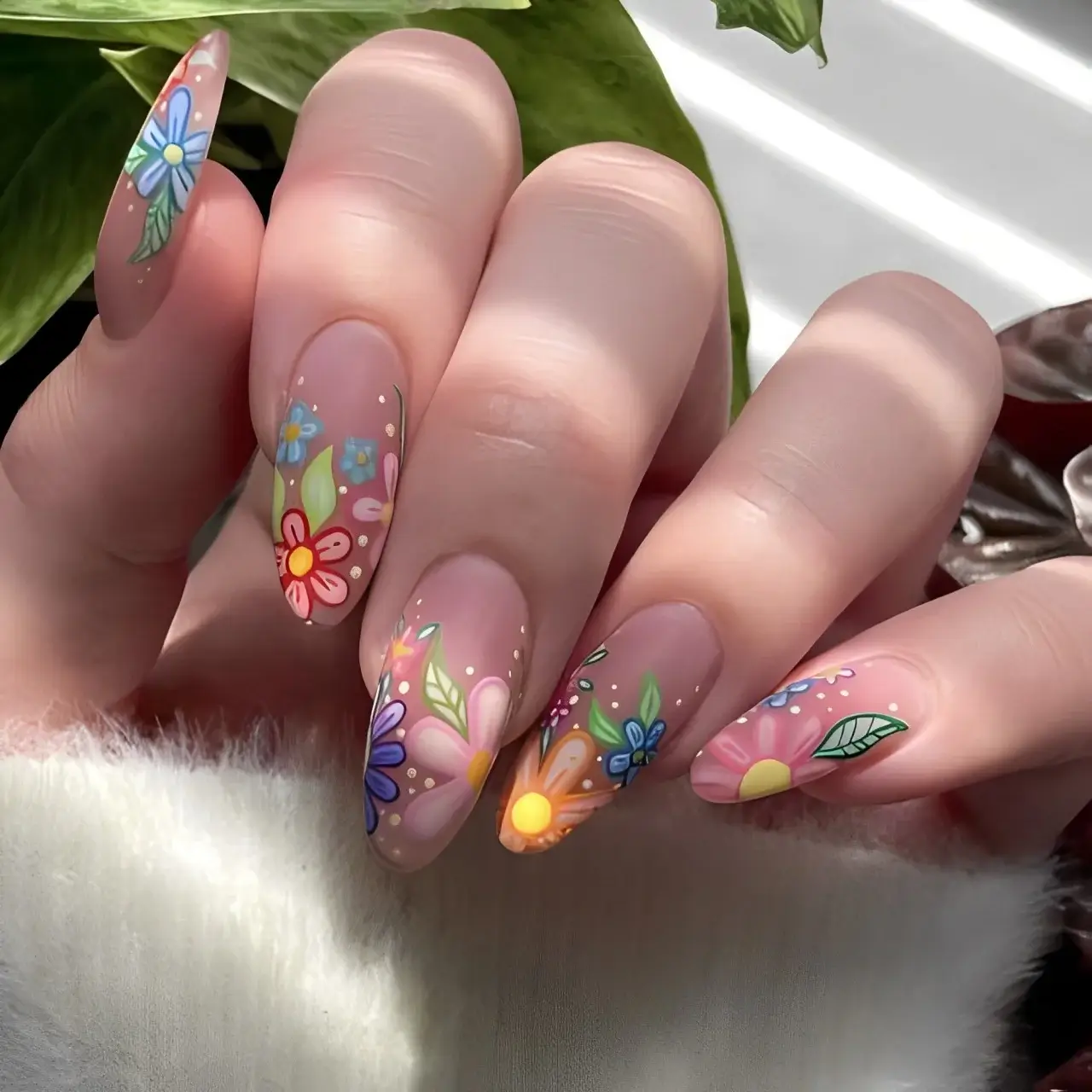 summer-nails-2024-tip-flower-nails