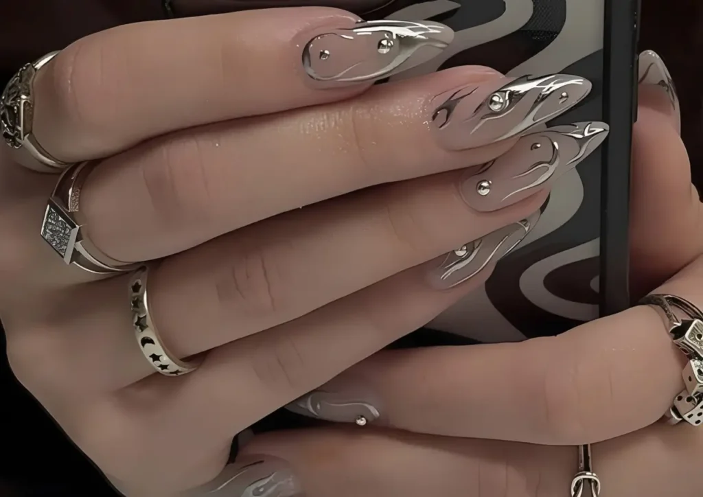 the-silver-nail-trend-is-this-summer-must-have-accessory